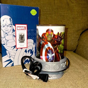 💥NWT Scentsy Home Full Size Fragrance Wax Melt Warmer MARVEL Super Hero Plug In